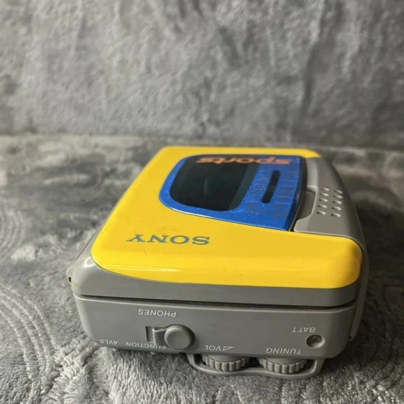 Vintage- Sony Sports Walkman AM/FM Radio
Cassette Player - Tested -Works - Picture 5 of 9